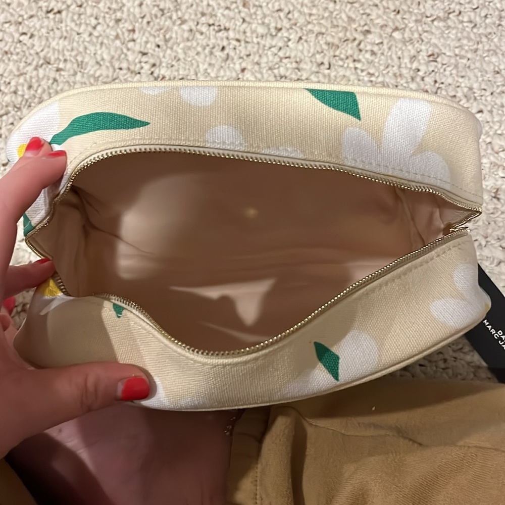 Daisy Marc Jacobs makeup bag - Picture 6 of 6